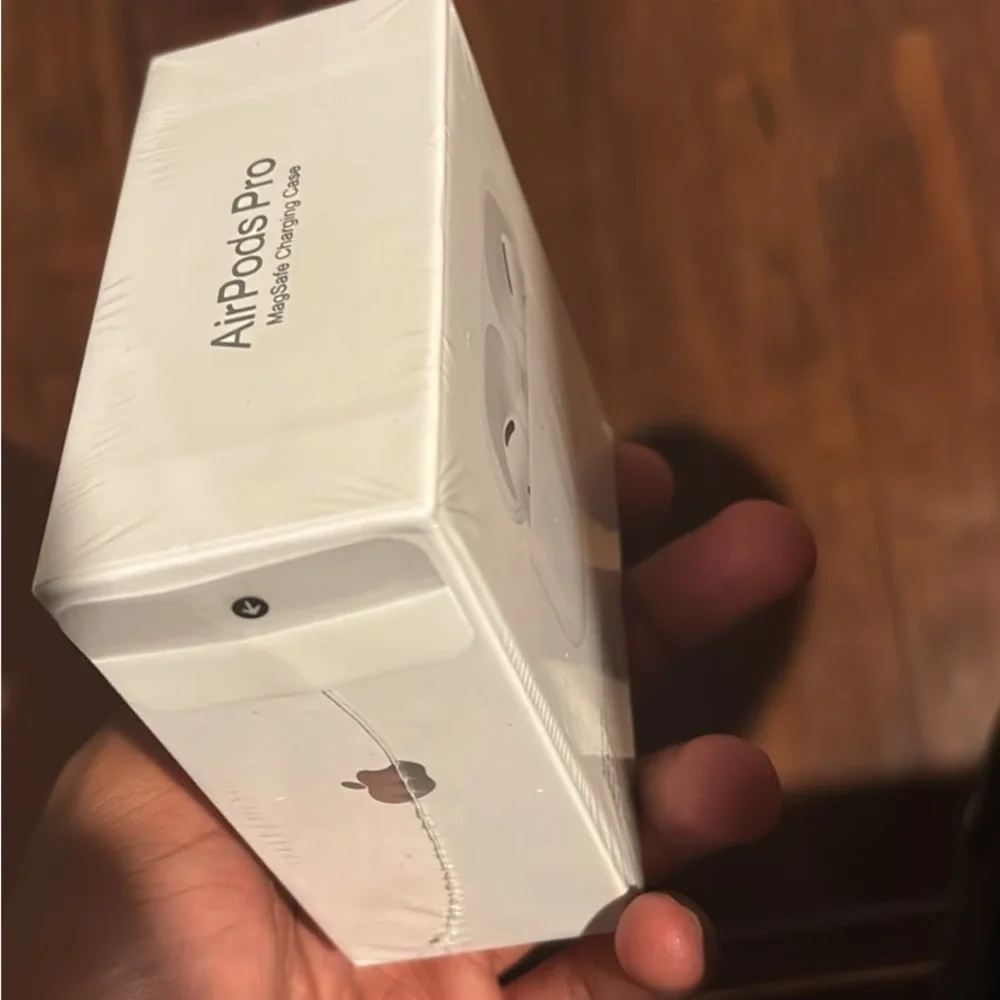 Apple AirPods Pro with MagSafe Case - White